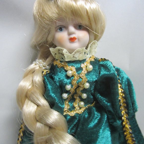 VTG REPUNZEL PORCELAIN DOLL, GREEN DRESS W/LONG BRAID - Picture 2 of 7